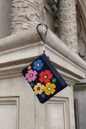 Clutch cuero negro (multicolor)